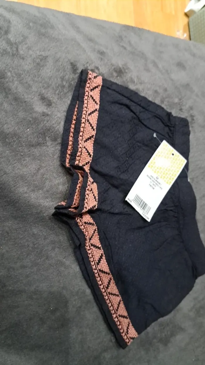 Short neuf 9 mois