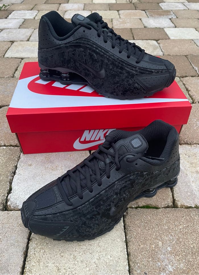 Nike Shox R4 Black Dark Smoke Grey - Femme 40,5 - photo numéro 2