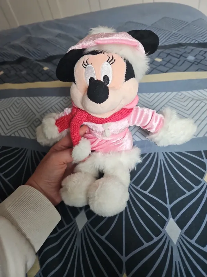 Peluche Minnie d’hiver 26 cm - photo numéro 2