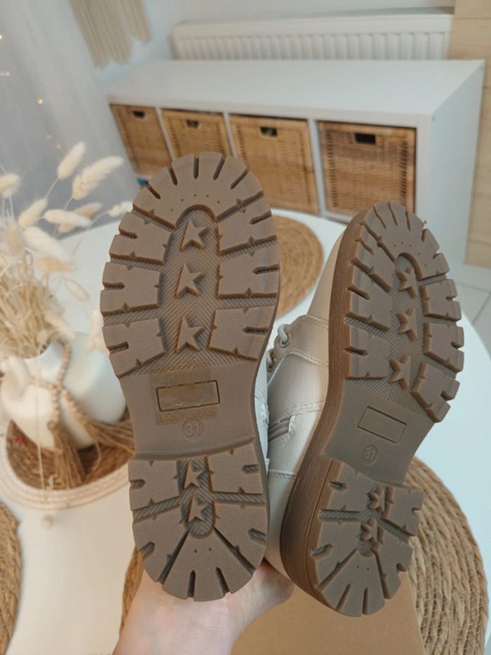 Jolie paire de bottes avec zip beige pointure 31 neuves avec étiquettes 🏷 - photo numéro 4