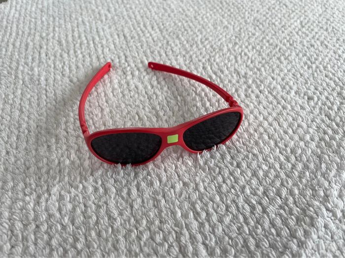 Lunettes de soleil bébé fille rose corail