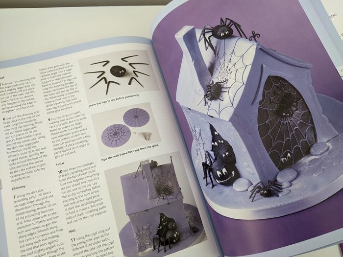 Livre en anglais " Gorgeous & Gruesome Cakes for Children " - photo numéro 3