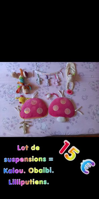 Jouets peluches d'éveil colorés acidulés à suspendre au lit ou à la poussette