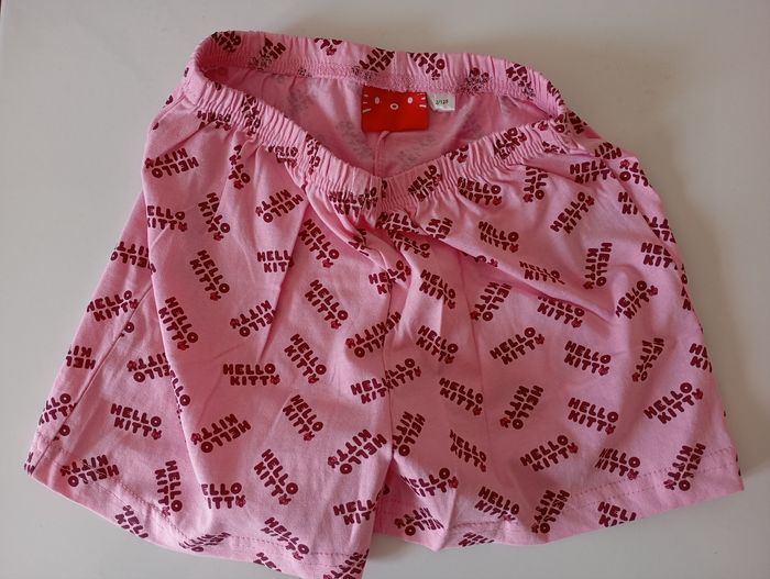 Ensemble short et tee shirt. Pyjama ou autre . 6/8 ans. Coton . Rose . Hello Kitty. État neuf - photo numéro 7