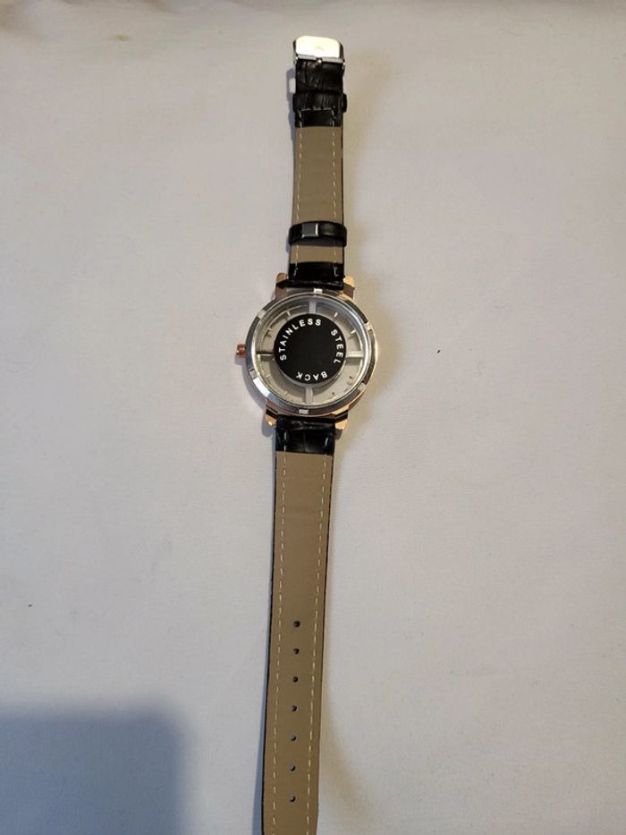 Montre neuve - photo numéro 3