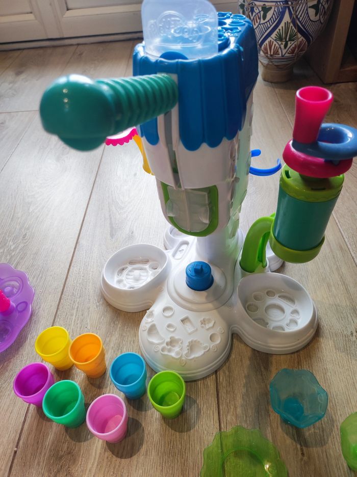 Machine à glaces. Pâte à modeler et accessoires - photo numéro 2