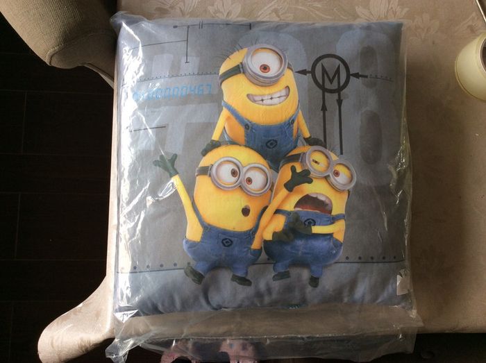 Coussin Minion Neuf