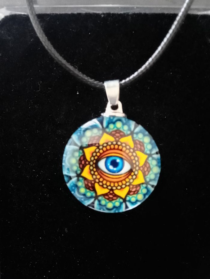 Collier corde de cire + pendentif celtique - photo numéro 1