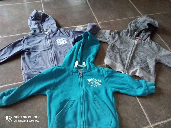 Lot 3 gilets 2 ans