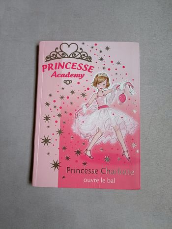 Livre "Princesse Charlotte ouvre le bal" Princesse Academy Tome 1