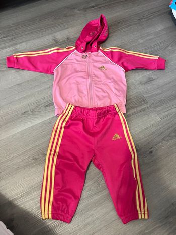 Ensemble jogging Adidas rose taille 6 mois