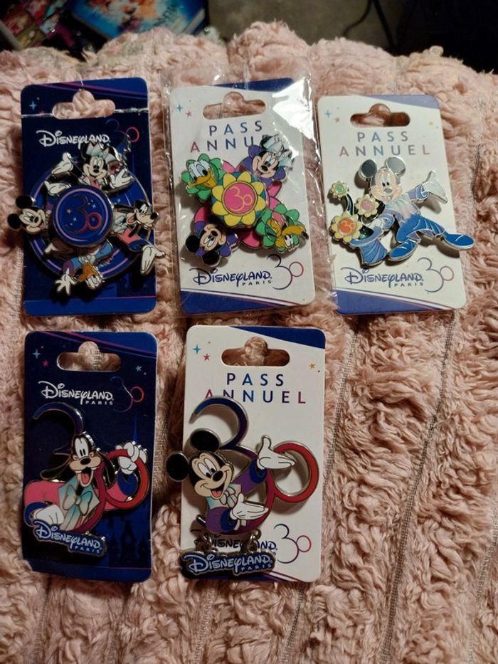 Pins Disney 30 ans anniversaire de disneyland paris