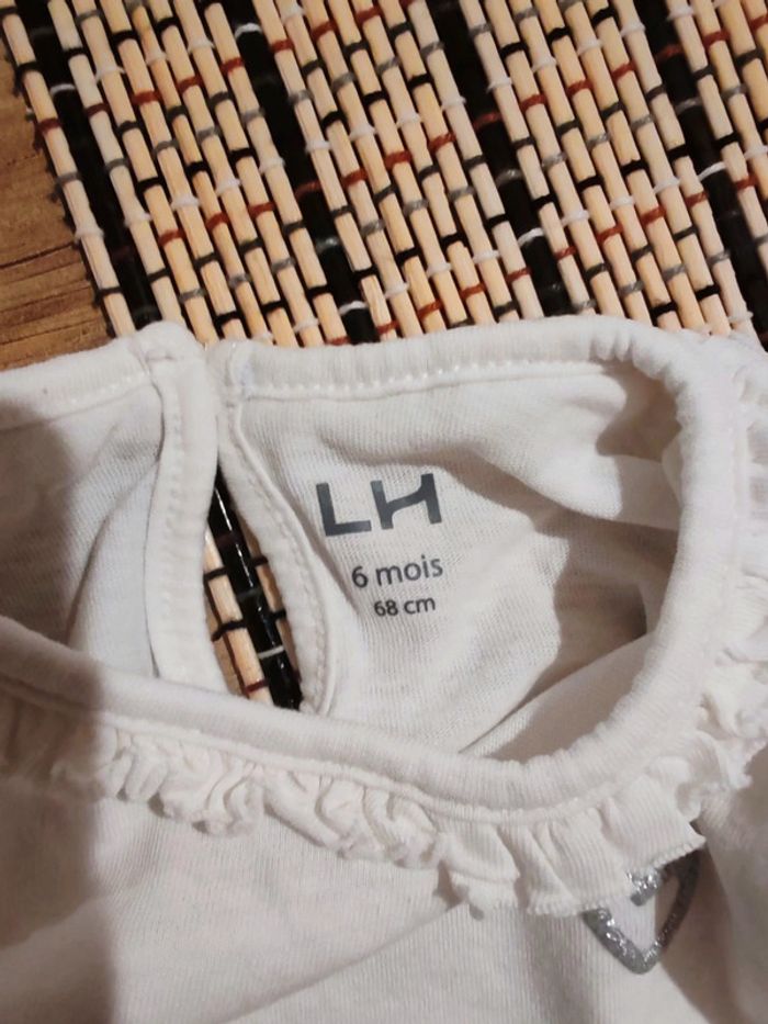 Ensemble fille t-shirt blanc coeur doré avec sa jupe plissée dorée 6 mois - photo numéro 5