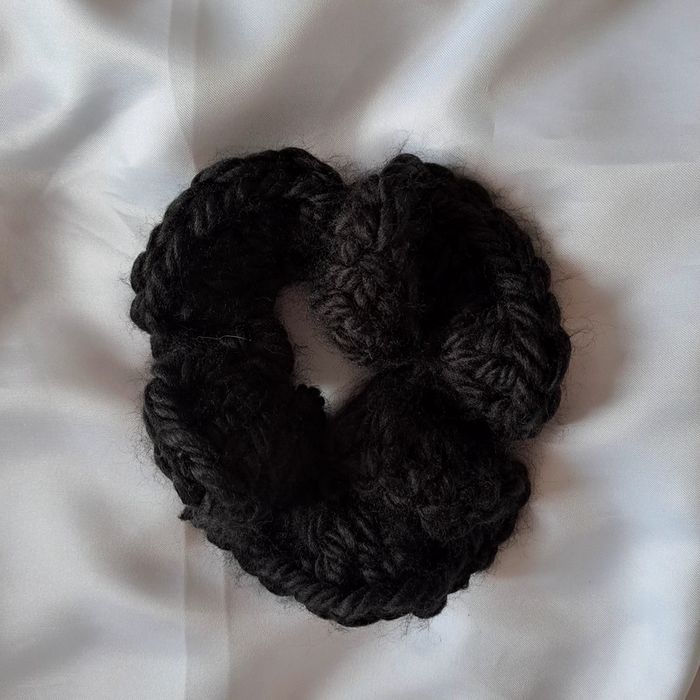 Chouchou ou bracelet au crochet - photo numéro 2