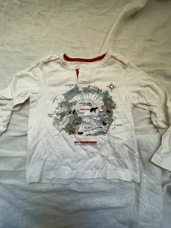 Tee-shirt manches longues Pataugas 5 ans + 3 vêtements offerts !