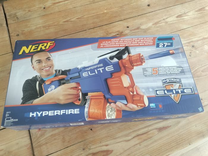 Blaster Nerf Elite hyperfire neuf incluant 25 fléchettes