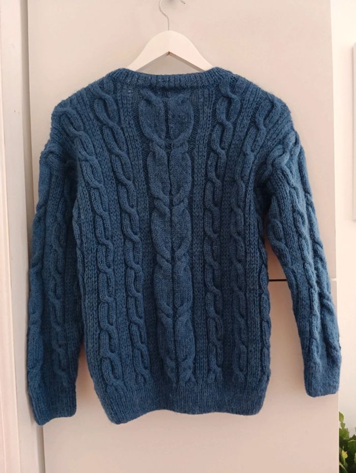 Pull bleu en laine torsadé doux et fluffy - photo numéro 4