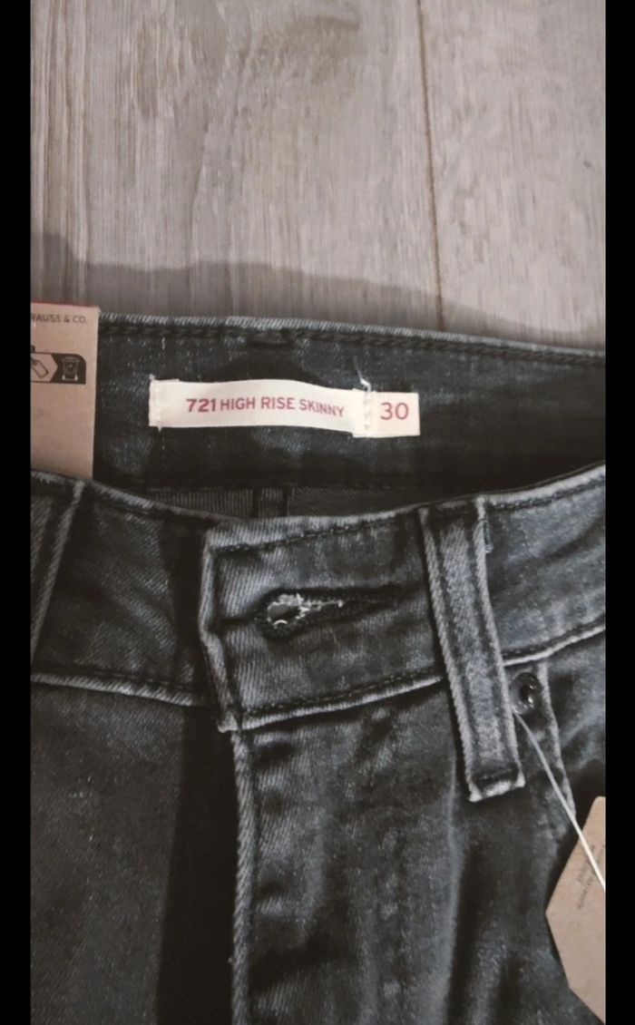 Jean Levi's femme en 40 neuf - photo numéro 2