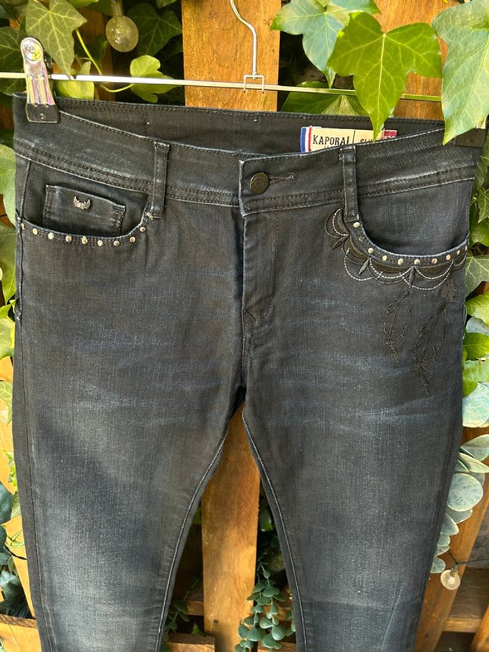Jean bleu foncée kaporal slim brodé W26L32 femme - photo numéro 4