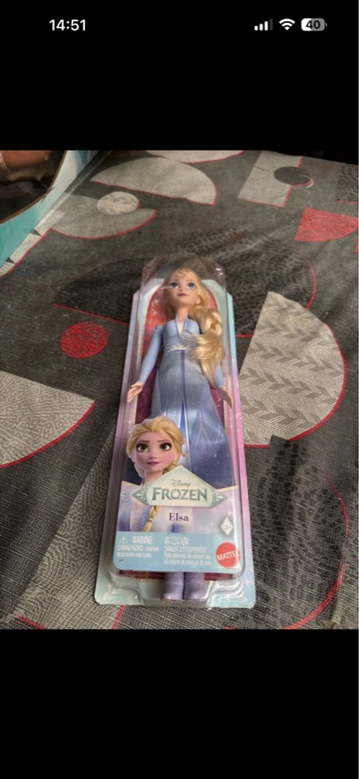 Elsa poupée Frozen