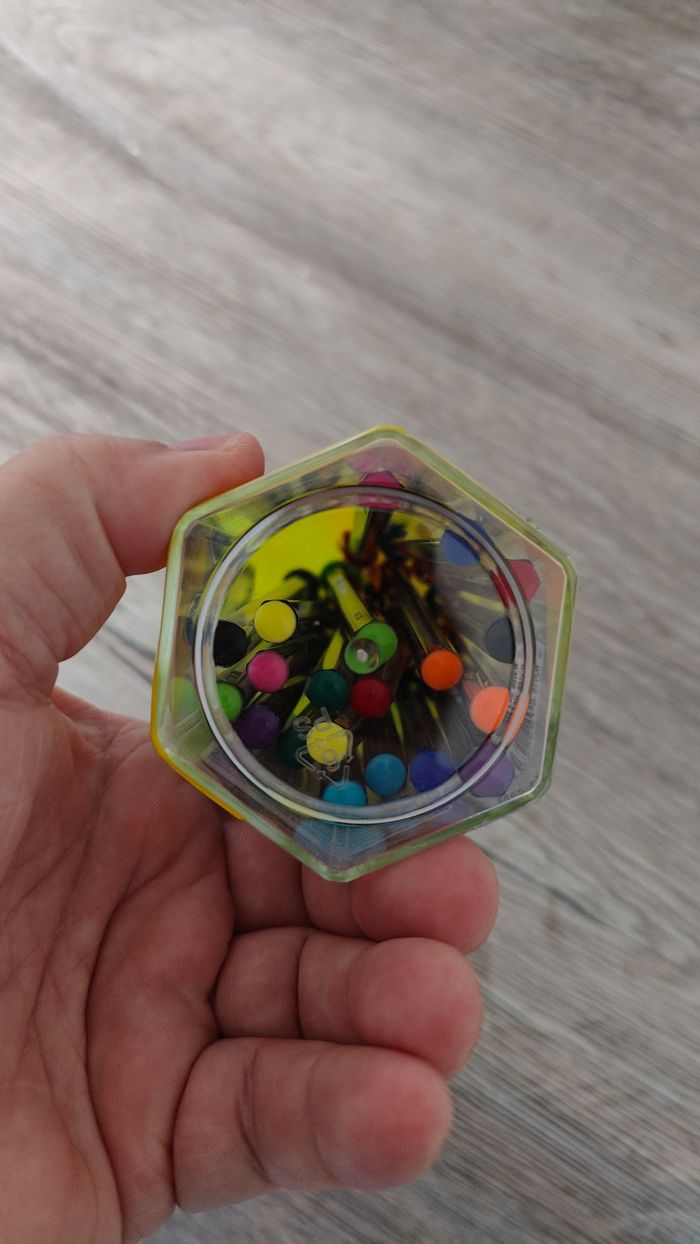 Une boîte de stylos BIC - photo numéro 5