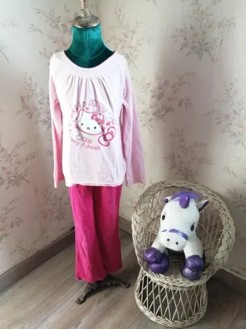 Ensemble de pyjama pull et pantalon rose en velours imprimé hello kitty / hello kitty / (8ans)