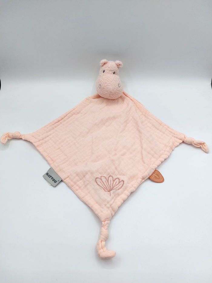 Doudou plat lange hippopotame rose Susie NATTOU feuille tissu