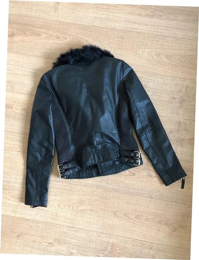 Veste noire en simili cuir avec fausse fourrure Mango taille S TBE - photo numéro 16