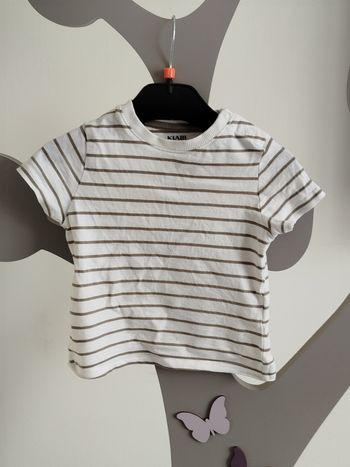 Tee-shirt manches courtes blanc à rayures kaki Kiabi taille 9 mois