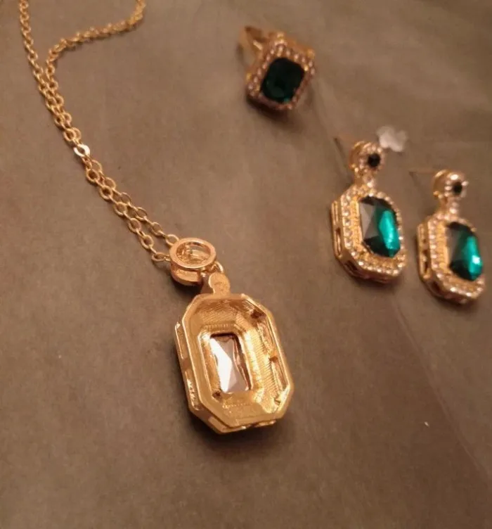 collier pendentif , boucles d'oreilles, bague . - photo numéro 4