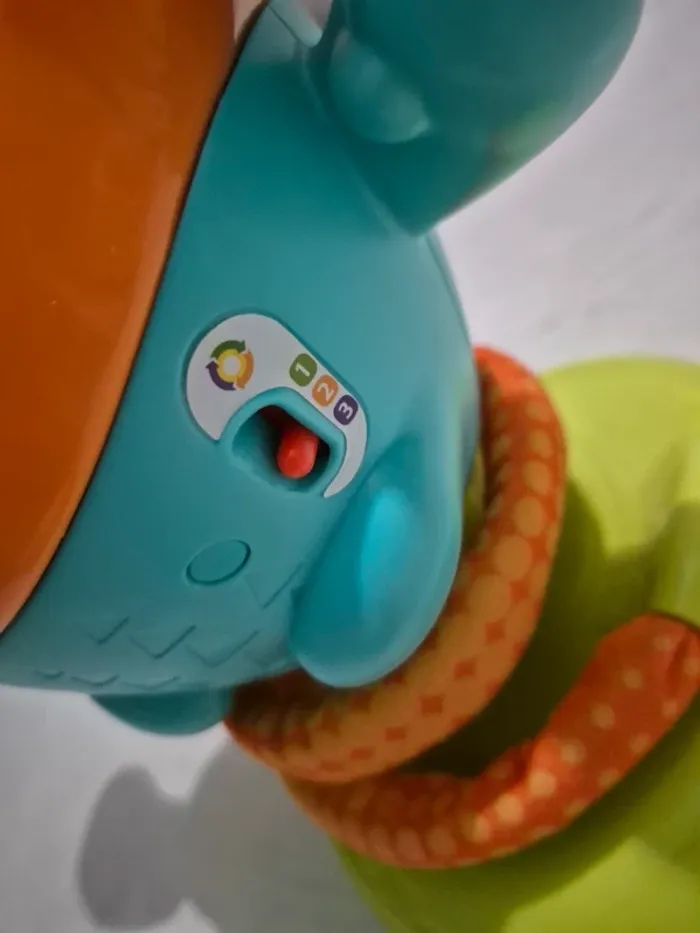 Dj le robot danseur Fisher price - photo numéro 3