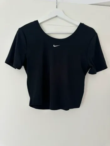 Nike top court noir taille M neuf