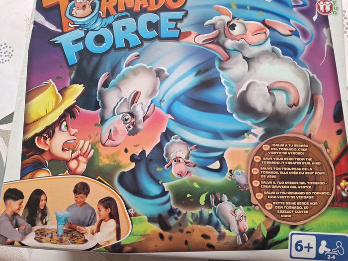 Jeu de société tornado force à partir de 6 ans (imc toy 88221)
