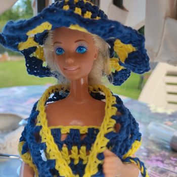 Vêtements pour Barbie 2 €