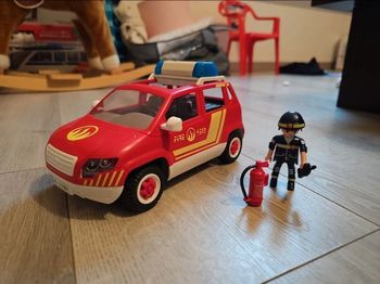 Voiture de pompier playmobil