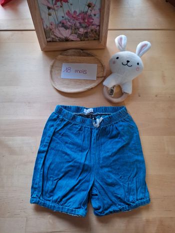 Short pour fille taille 18mois marque Absorba très bon état