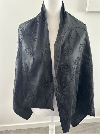 Châle étole noir broderies fleurs Vintage 75x140cm