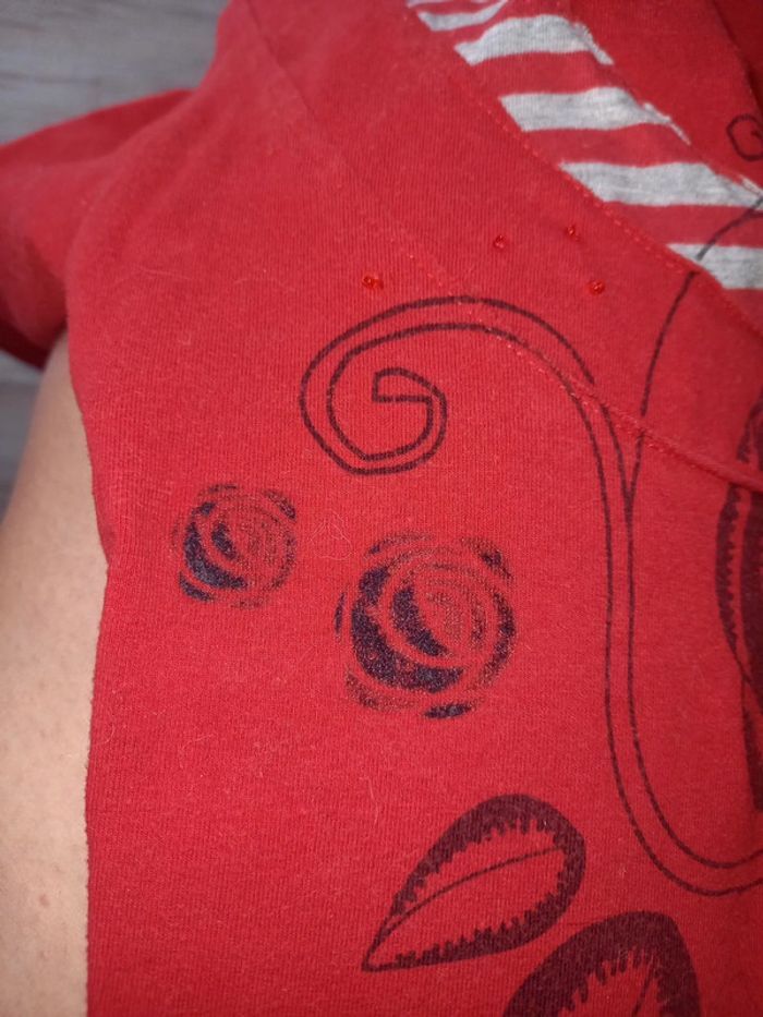 Tee-shirt manches longues rouge. - photo numéro 6