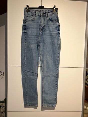 Jean mom bleu clair – taille 38 – très bon état