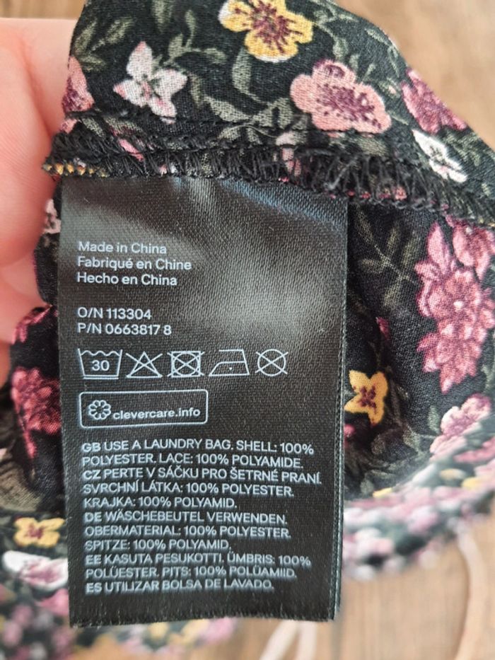 Jolie Blouse noir fleuries H&M eur 46 - photo numéro 20