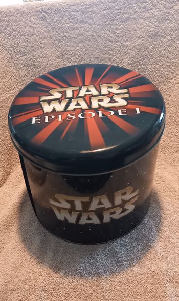 Grosse boite métal Star Wars épisode  Droits réservés Lucasfilm Ltd Italie