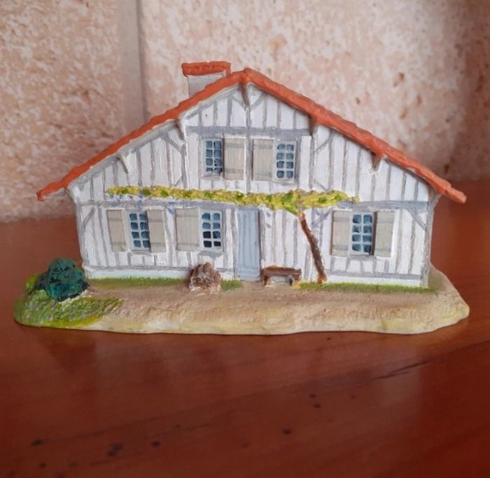 Maison 🏠 miniature en résine - photo numéro 4