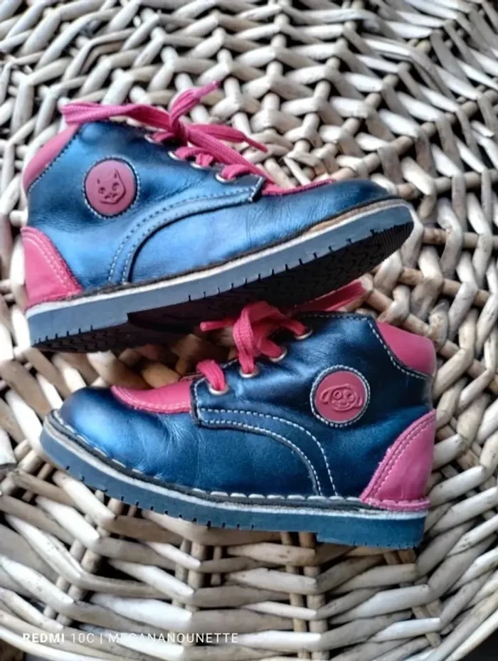 🖤 Clarks Montantes Intégral Cuir – Pointure 23 – Peu Portées – Très Bon État - photo numéro 2