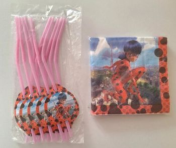 Lot serviettes en papier et pailles Miraculous