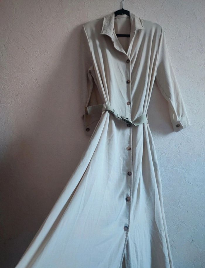 Robe longue et fluide avec ceinture TU