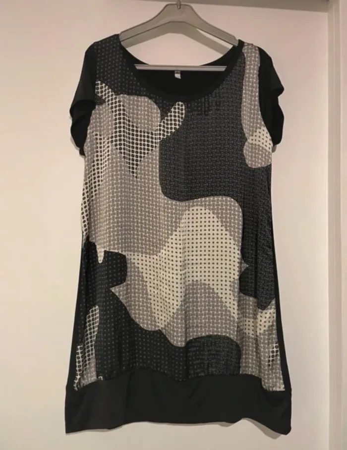 Robe tunique graphique noir et blanc avec foulard taille 44 - photo numéro 3