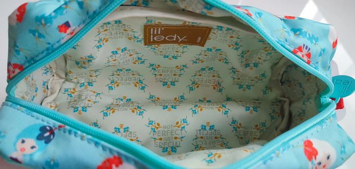 Grosse trousse bleu turquoise, Not perfect, just special - photo numéro 3