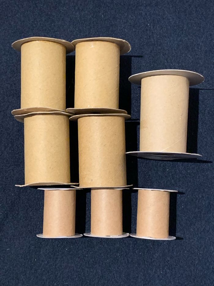 Lot 8 bobines vides en carton diam 4-5cm - photo numéro 3