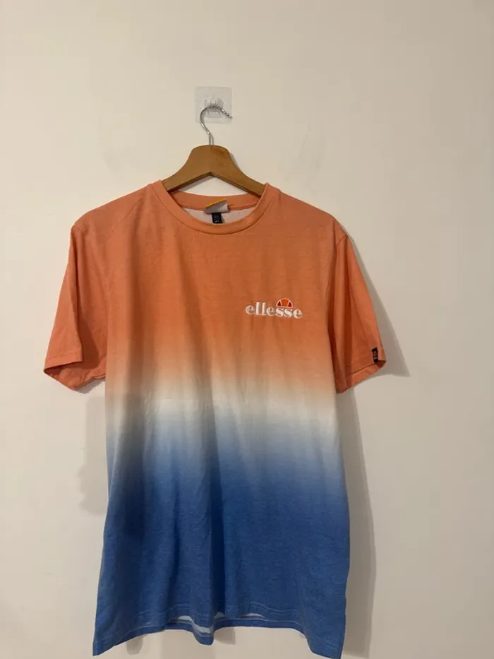 T-shirt Ellesse dégradé orange/bleu – Logo brodé – Taille L