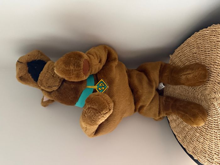 Grande peluche scooby doo interactive Parle en français et vibre quand on appuie sur une oreille - photo numéro 4